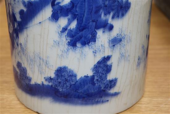 A Chinese blue and white brush pot height 18cm